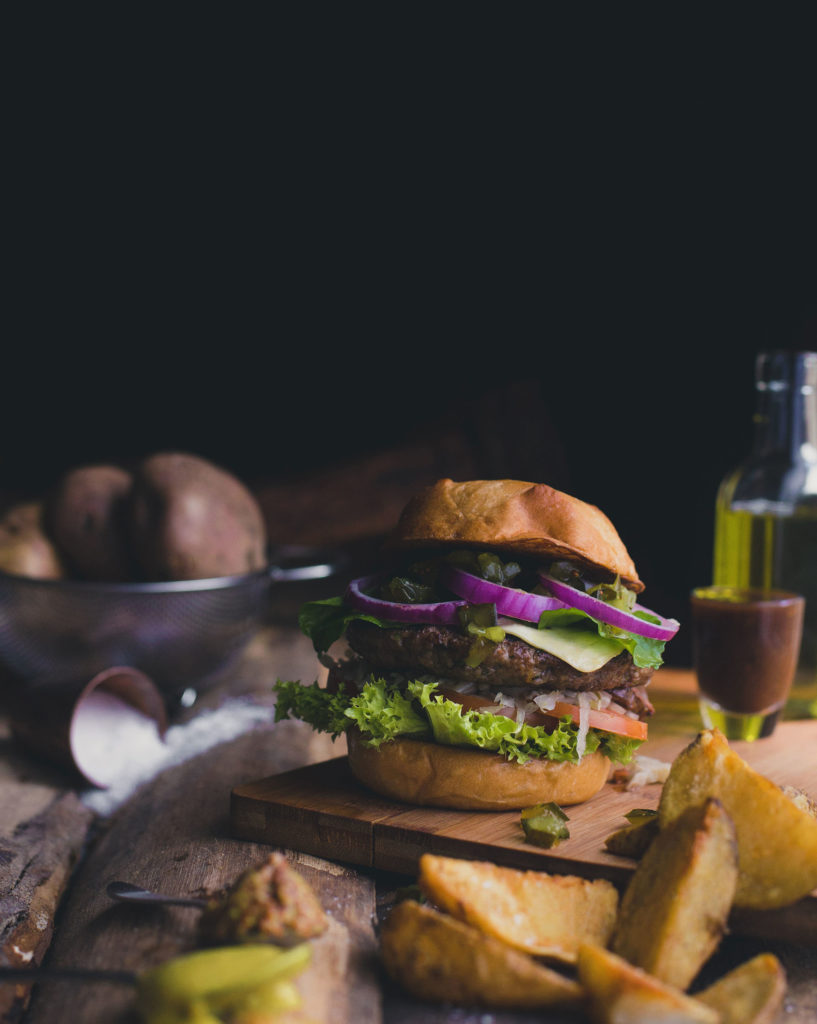 hamburguesa-cebolla-potatoe-wedges-restaurante-almeria-bar-hamburgueseria