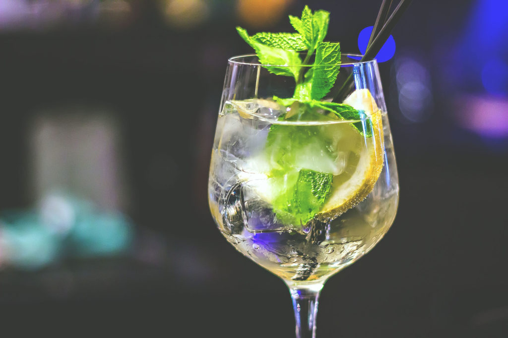 hugo-especial-terraza-aperitivo-milestone-restaurante-almeria-bar-hamburgueseria